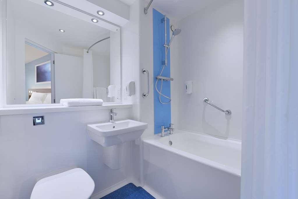 Travelodge Bath Waterside ภายนอก รูปภาพ