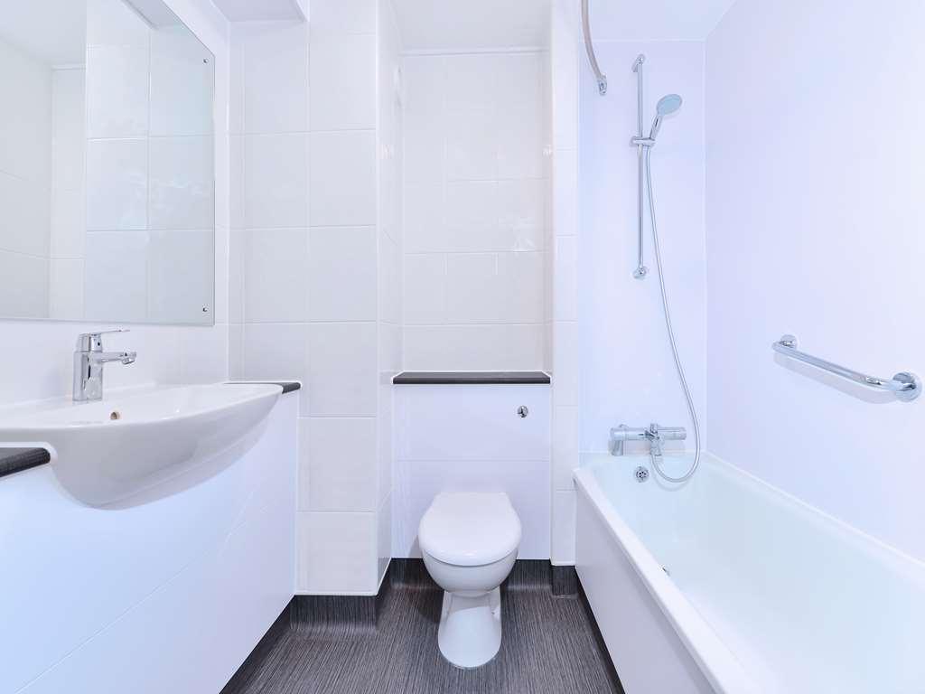 Travelodge Bath Waterside ภายนอก รูปภาพ
