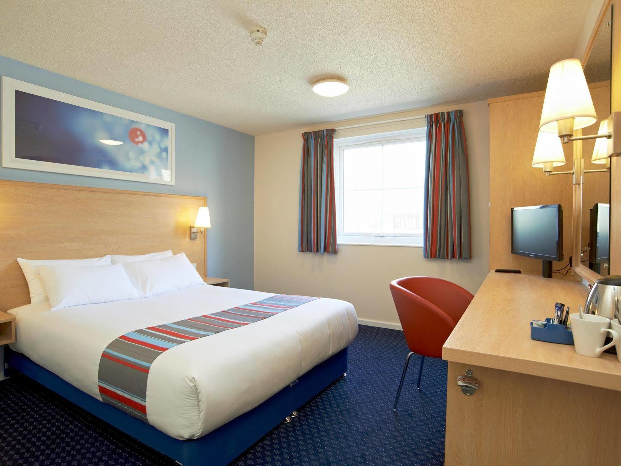 Travelodge Bath Waterside ภายนอก รูปภาพ