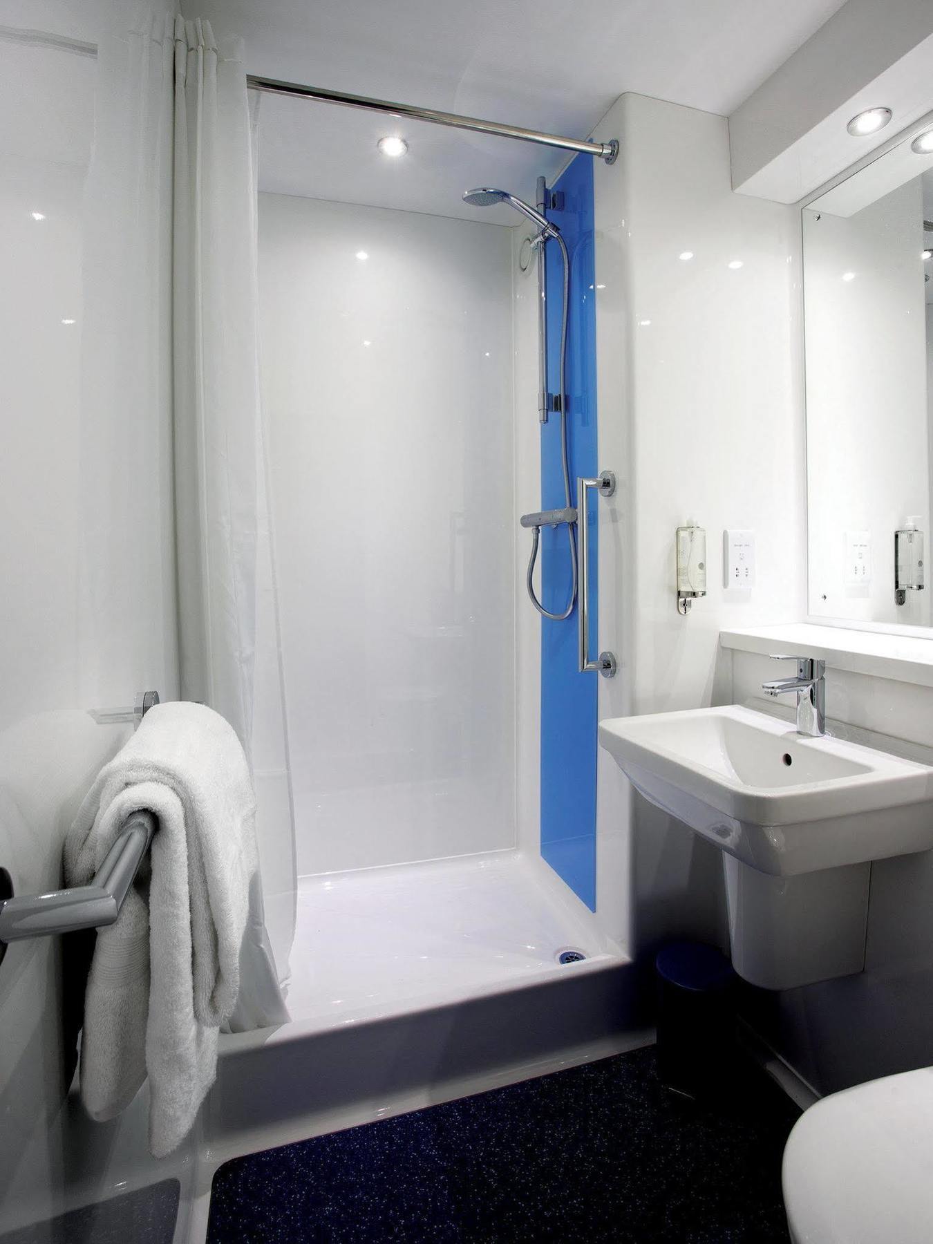 Travelodge Bath Waterside ภายนอก รูปภาพ