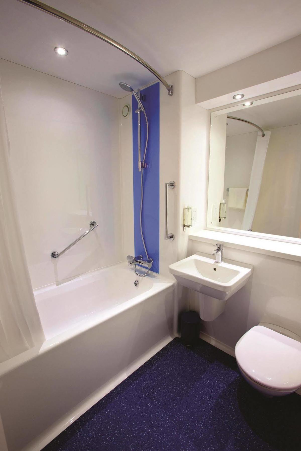 Travelodge Bath Waterside ภายนอก รูปภาพ